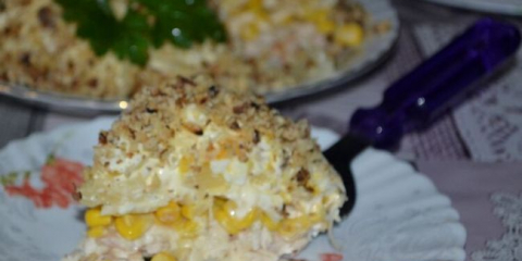 Salát s uzeným kuřecím masem a ananasem - 6 lahodné recepty